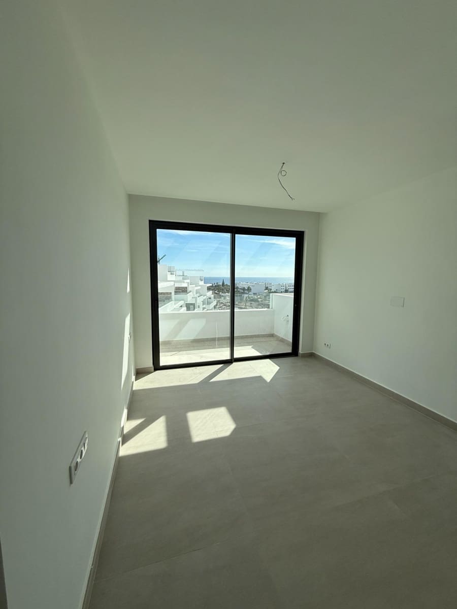 2 chambre Penthouse à vendre à Estepona avec piscine garage - 975 000 € (Ref: 6283335)
