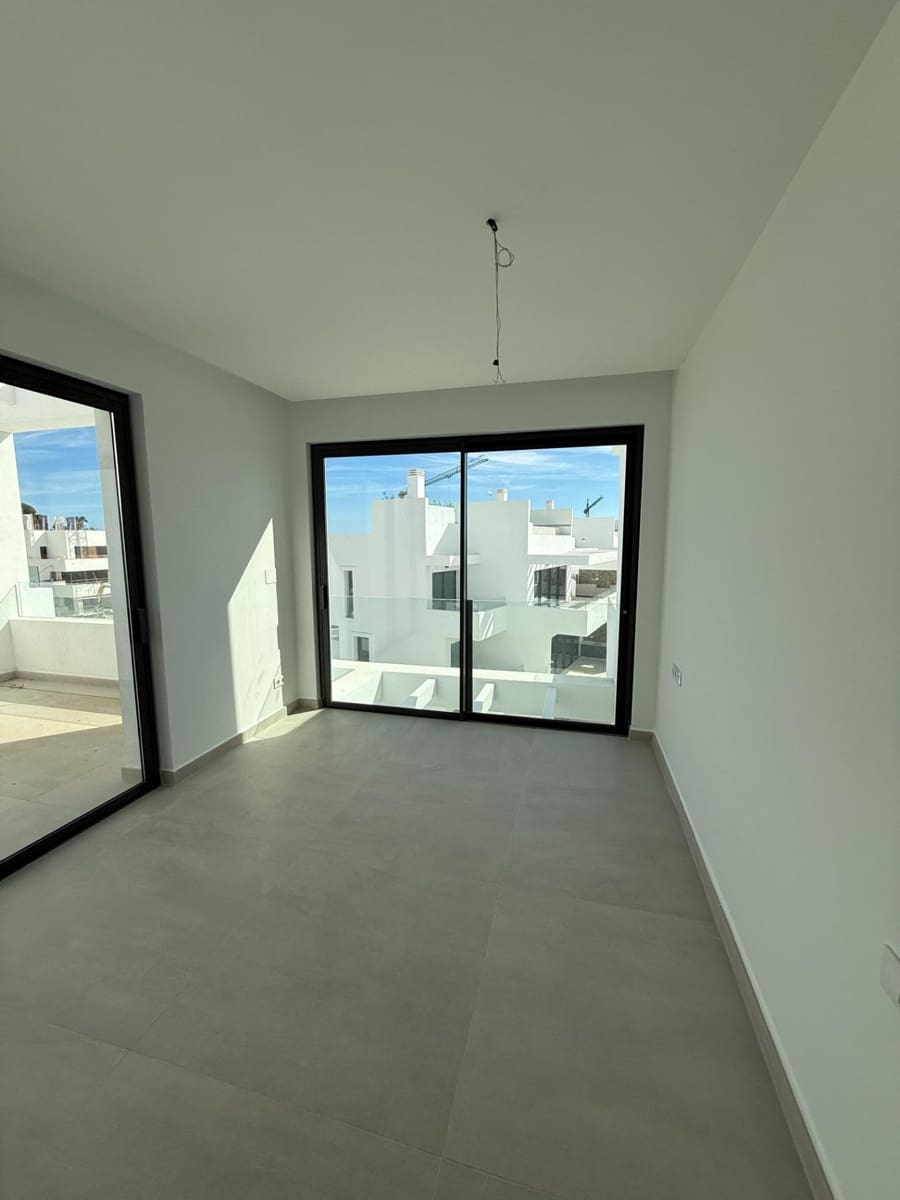 2 chambre Penthouse à vendre à Estepona avec piscine garage - 975 000 € (Ref: 6283335)