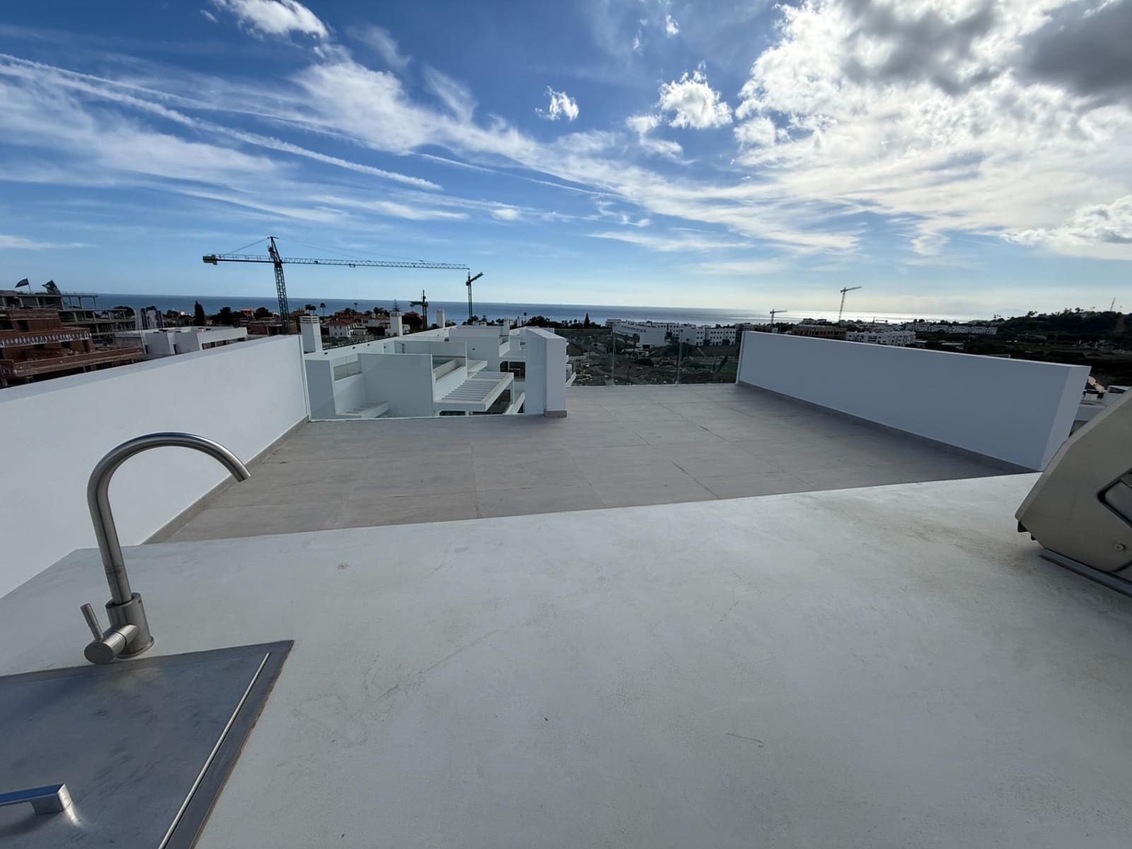 2 chambre Penthouse à vendre à Estepona avec piscine garage - 975 000 € (Ref: 6283335)