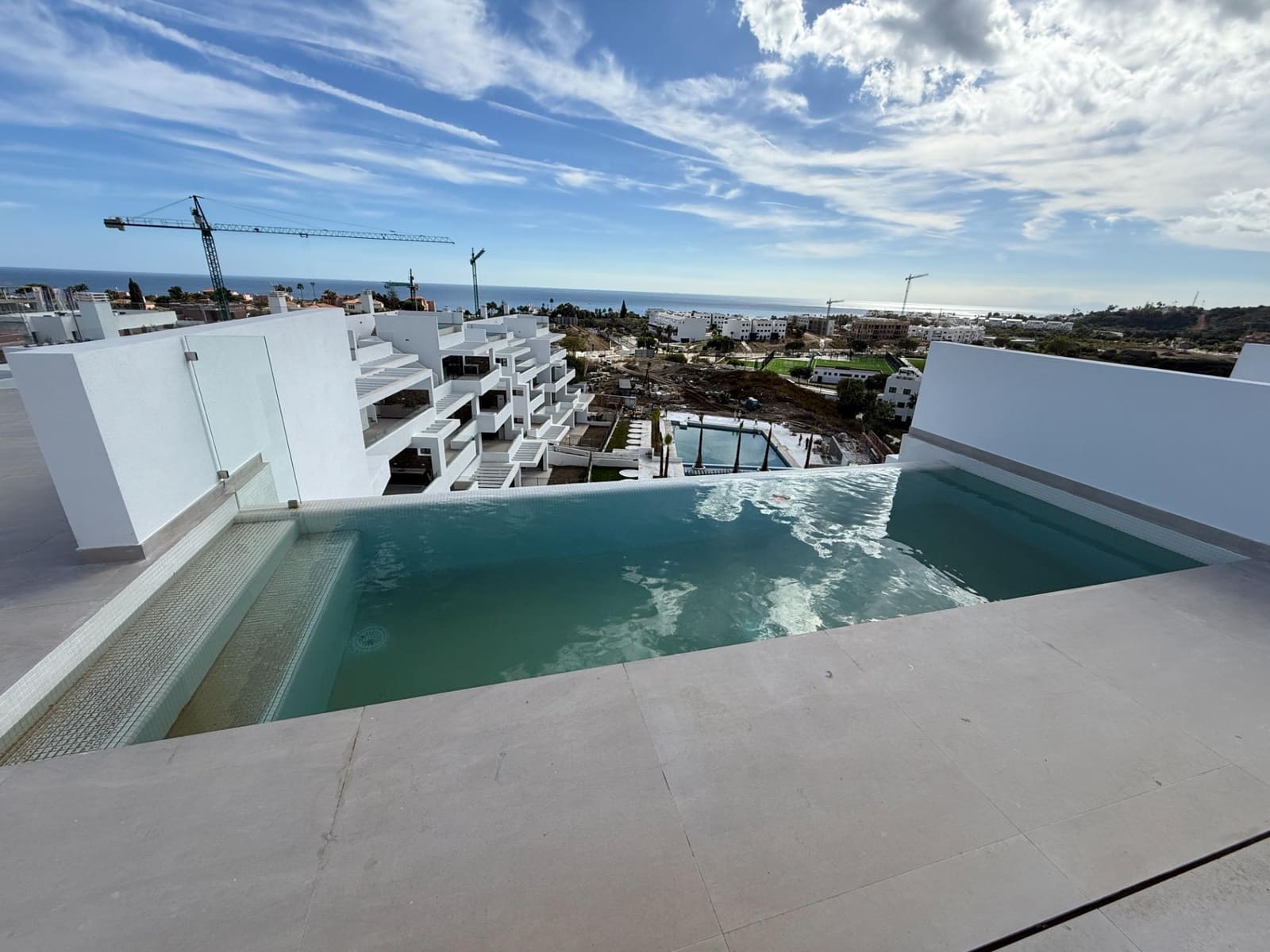 2 chambre Penthouse à vendre à Estepona avec piscine garage - 975 000 € (Ref: 6283335)