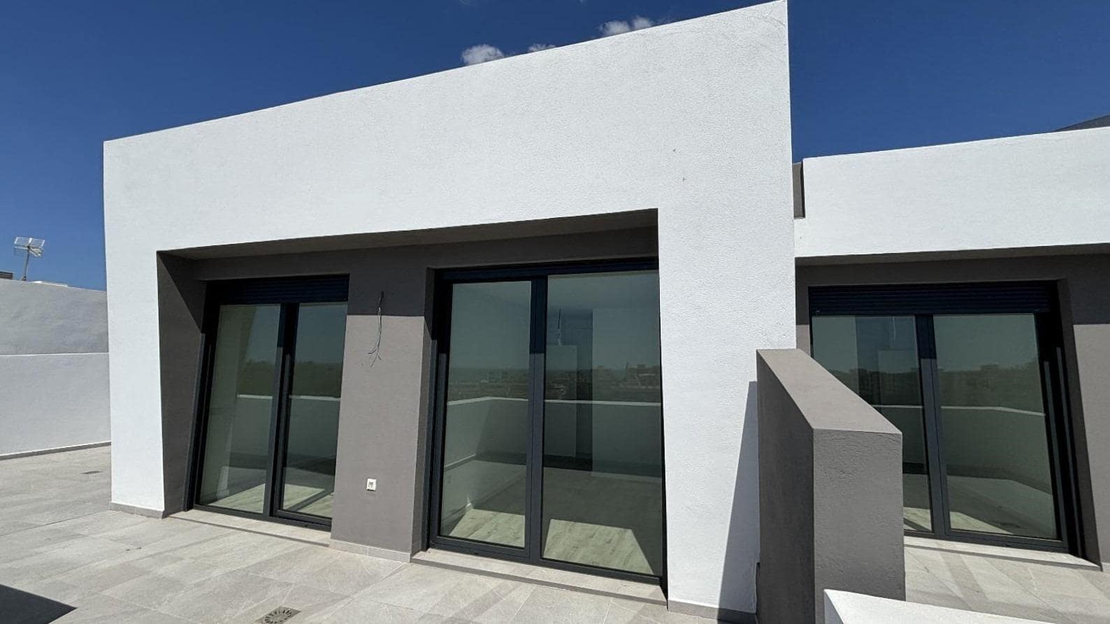 3 soveværelse Semi-Rækkehus til salg i Torre del Mar med swimmingpool garage - € 579.900 (Ref: 6609257)