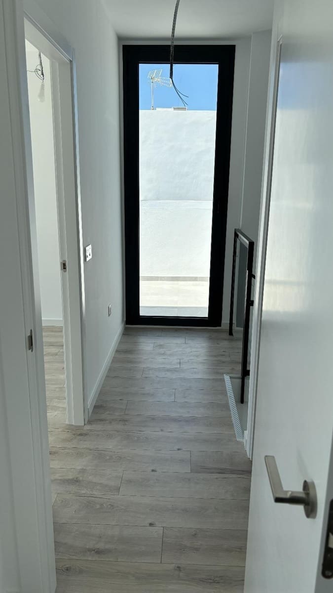 3 soveværelse Semi-Rækkehus til salg i Torre del Mar med swimmingpool garage - € 579.900 (Ref: 6609257)