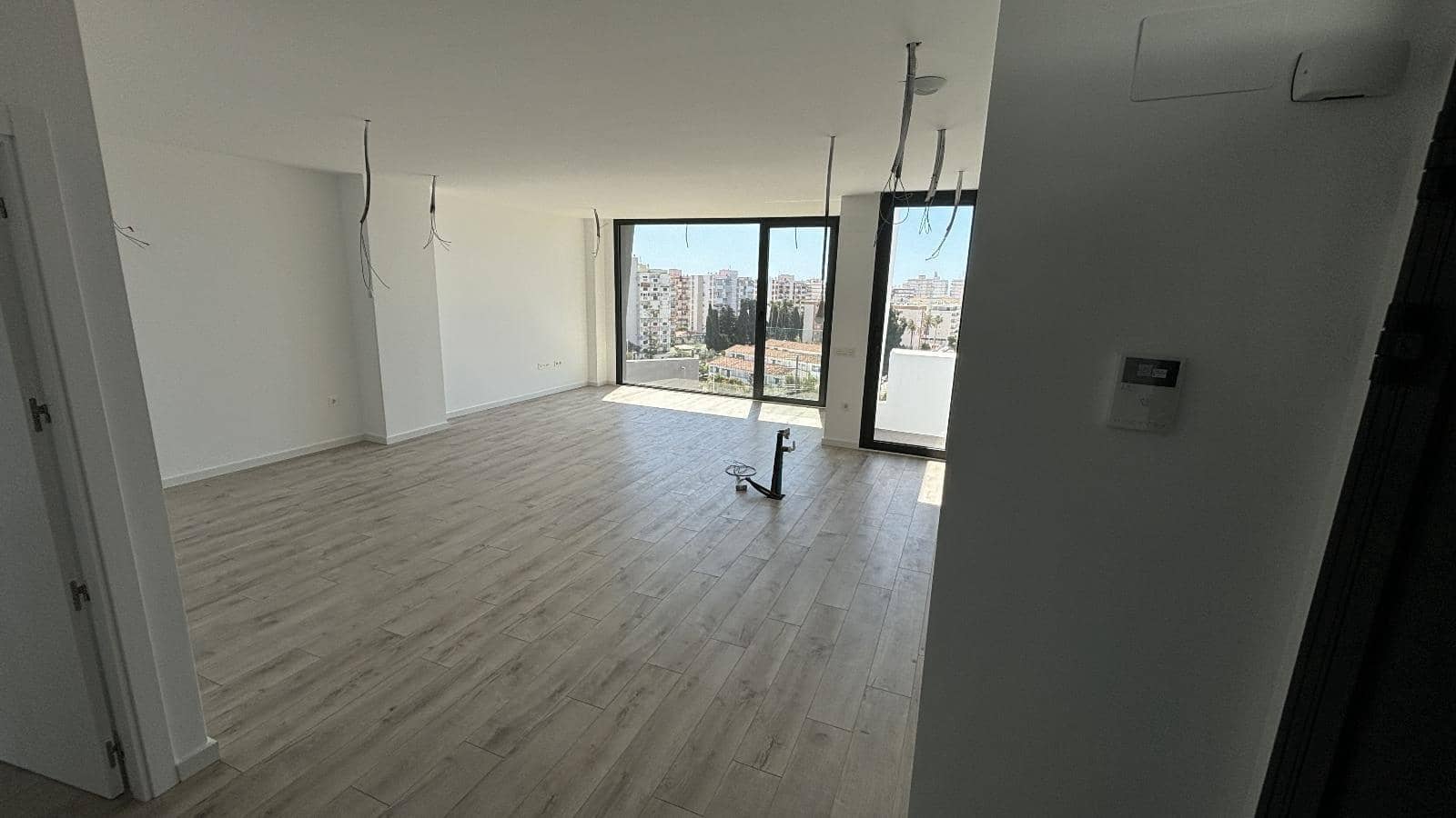 3 soveværelse Semi-Rækkehus til salg i Torre del Mar med swimmingpool garage - € 579.900 (Ref: 6609257)