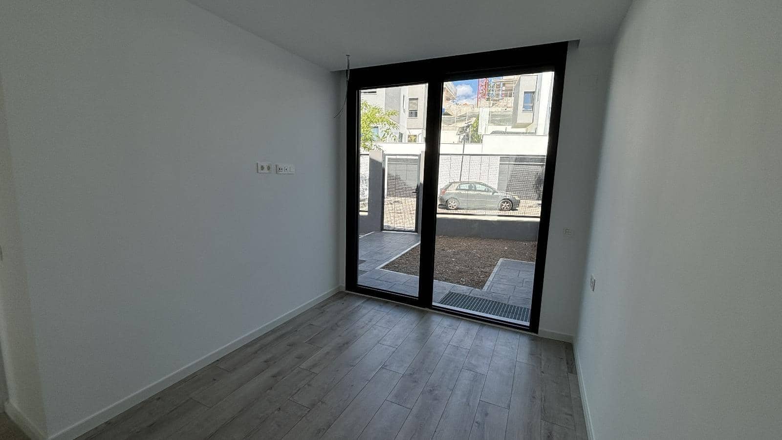 3 soveværelse Semi-Rækkehus til salg i Torre del Mar med swimmingpool garage - € 579.900 (Ref: 6609257)