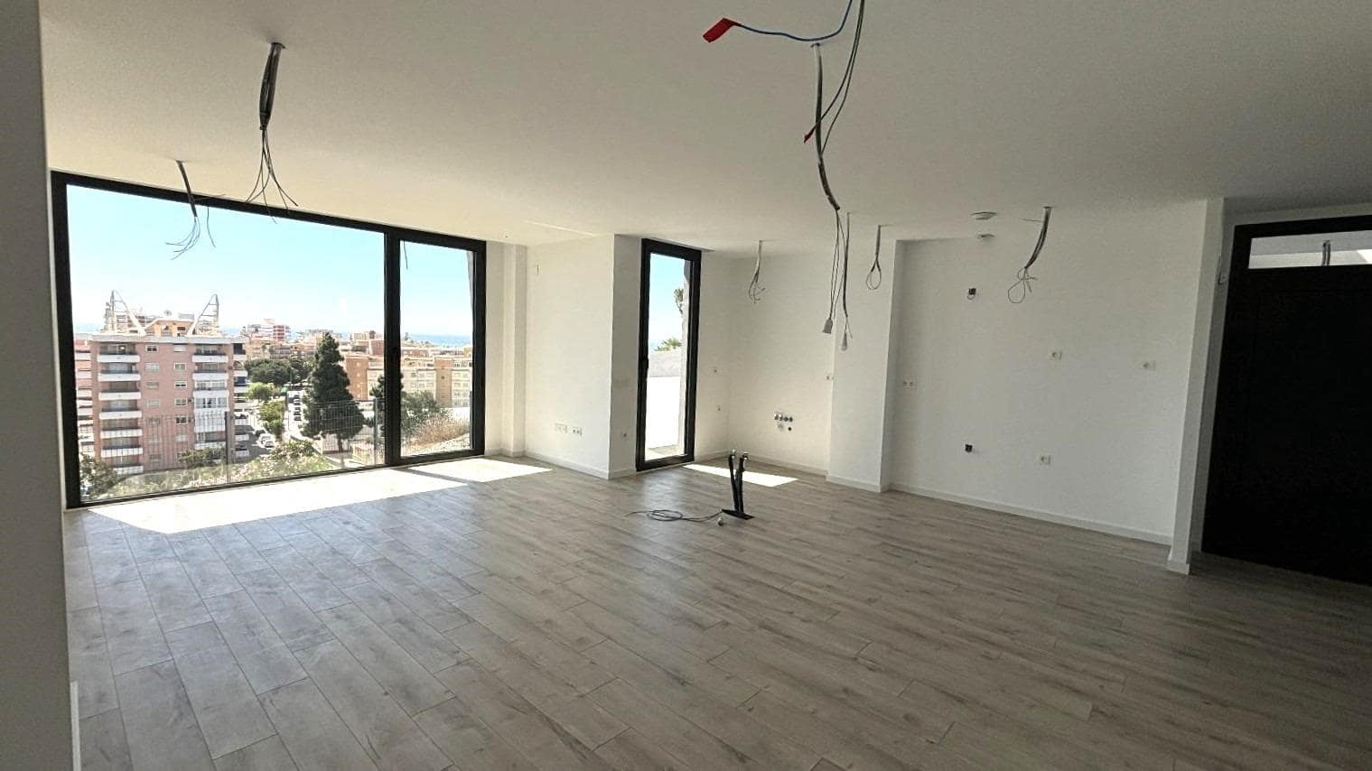 3 soveværelse Semi-Rækkehus til salg i Torre del Mar med swimmingpool garage - € 579.900 (Ref: 6609257)
