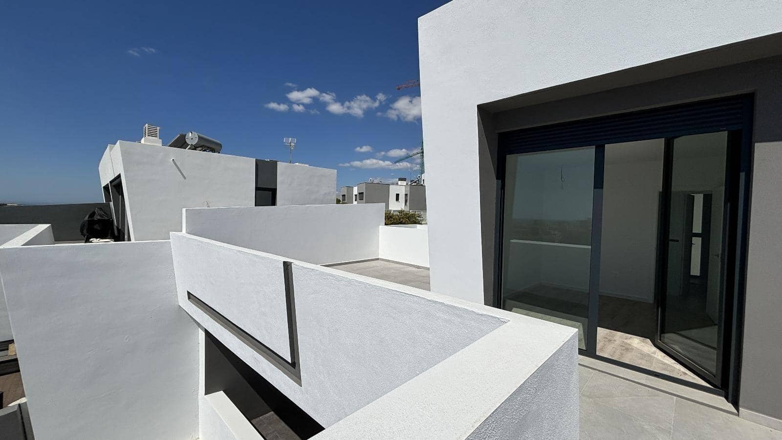 3 soveværelse Semi-Rækkehus til salg i Torre del Mar med swimmingpool garage - € 579.900 (Ref: 6609257)