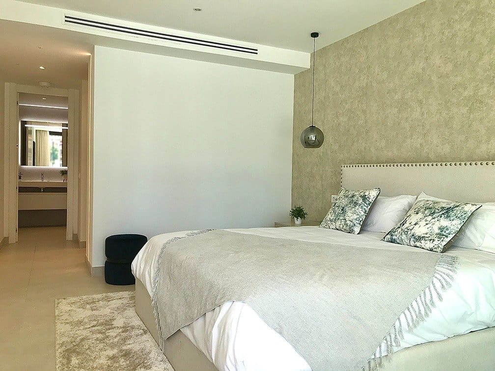 Apartamento de 2 habitaciones en Fuengirola en venta con piscina garaje - 699.500 € (Ref: 6758344)