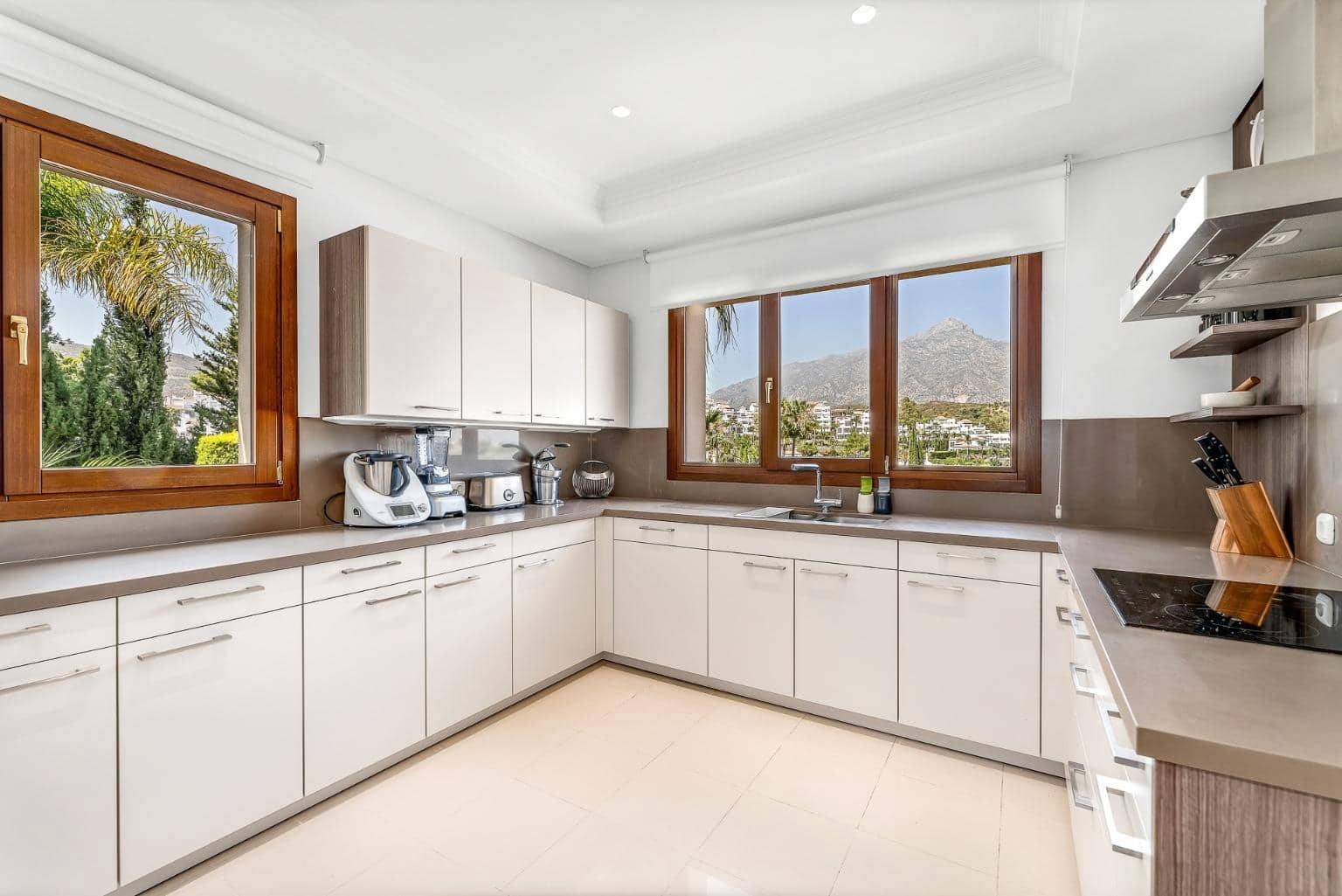 6 Zimmer Villa zu verkaufen in Nueva Andalucia mit Pool Garage - 3.750.000 € (Ref: 7742366)