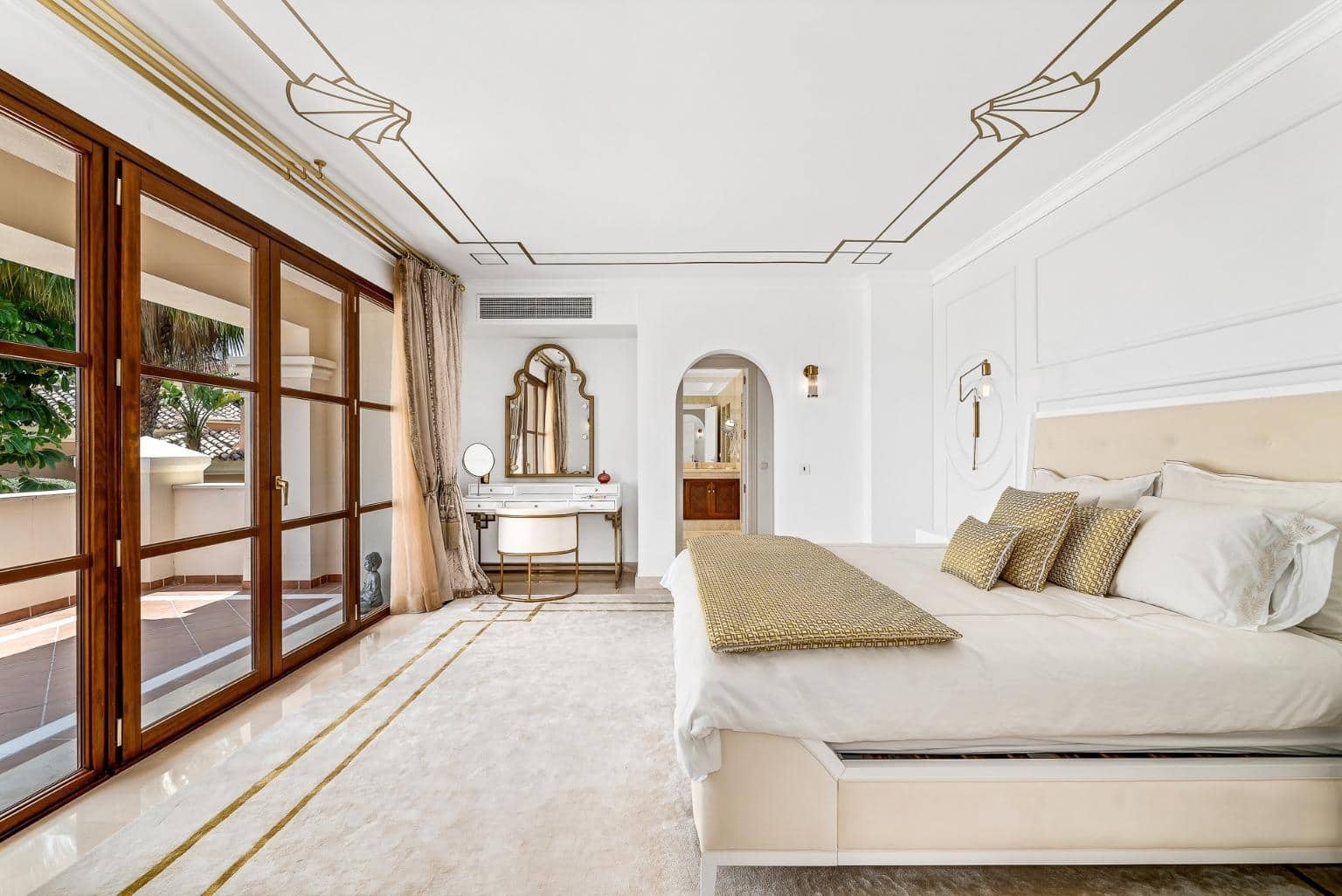 6 Zimmer Villa zu verkaufen in Nueva Andalucia mit Pool Garage - 3.750.000 € (Ref: 7742366)