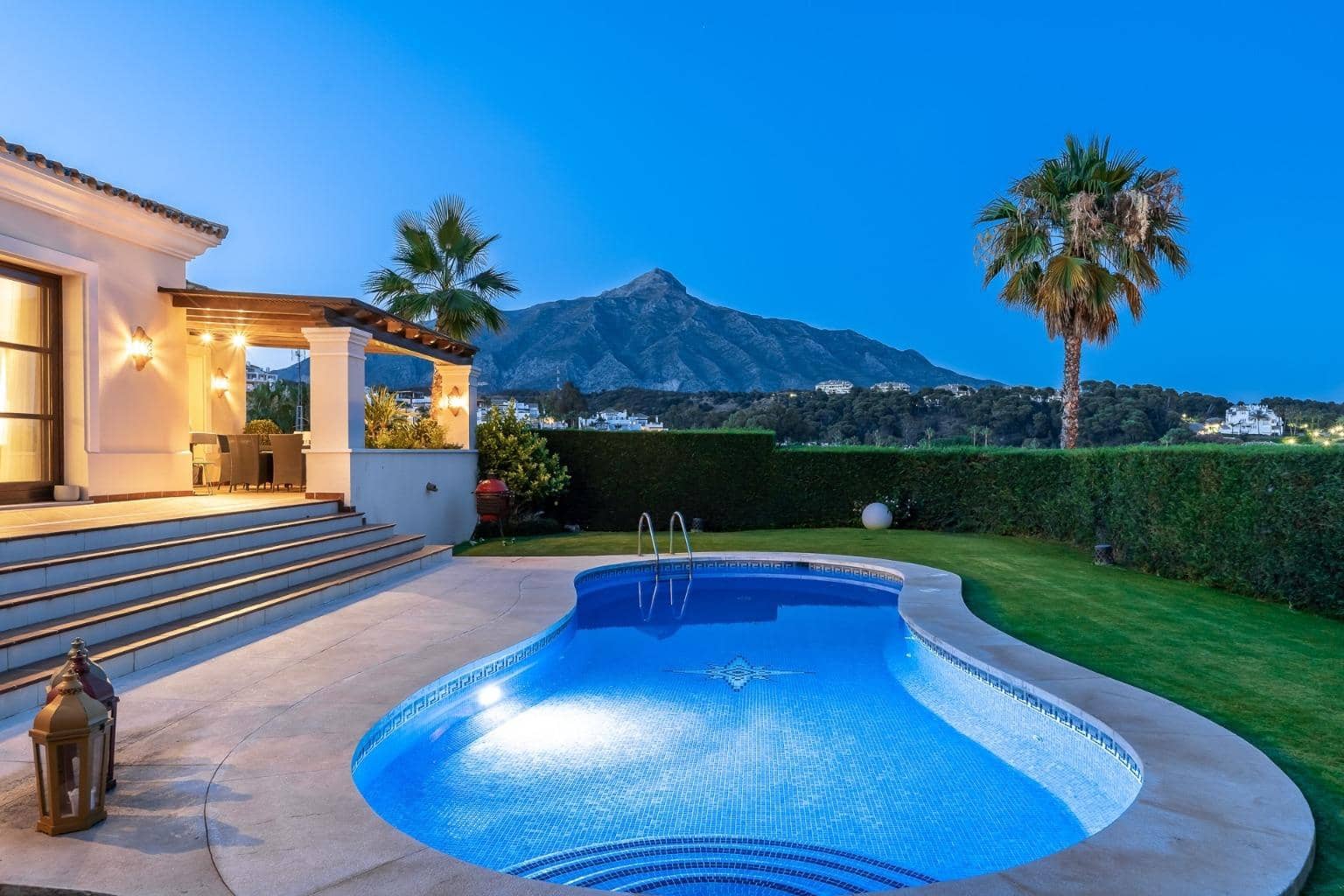 6 Zimmer Villa zu verkaufen in Nueva Andalucia mit Pool Garage - 3.750.000 € (Ref: 7742366)