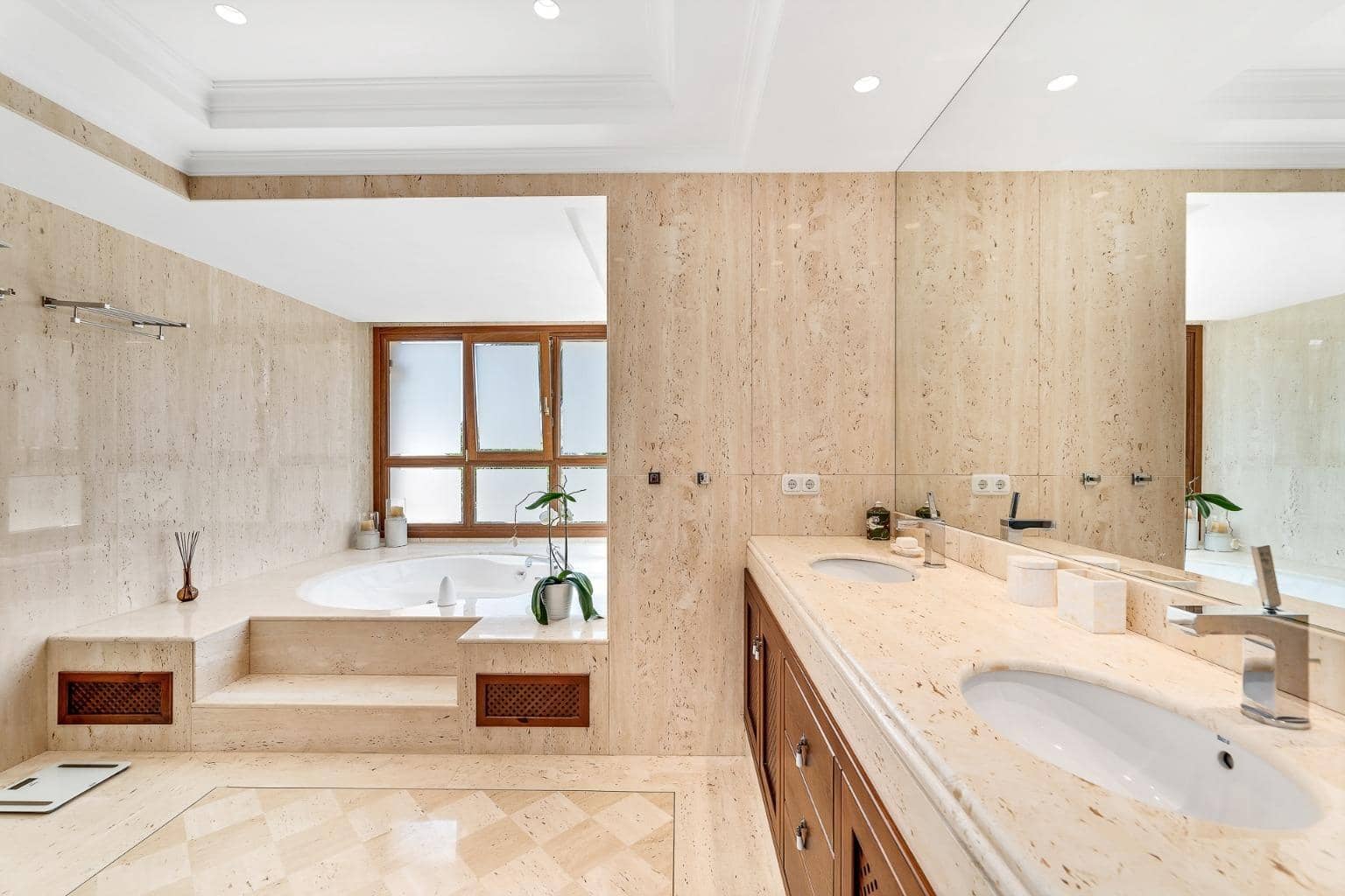 6 Zimmer Villa zu verkaufen in Nueva Andalucia mit Pool Garage - 3.750.000 € (Ref: 7742366)