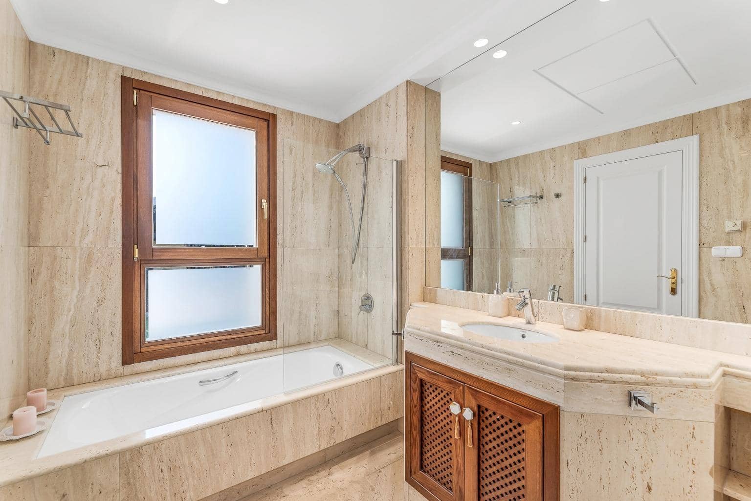 6 Zimmer Villa zu verkaufen in Nueva Andalucia mit Pool Garage - 3.750.000 € (Ref: 7742366)