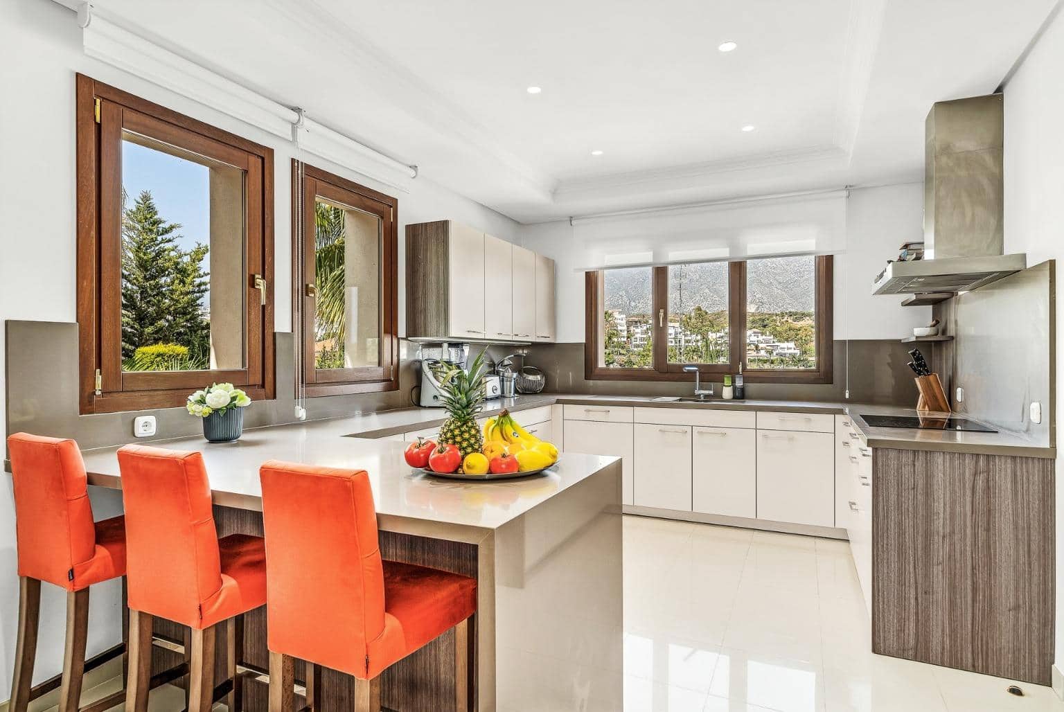 6 Zimmer Villa zu verkaufen in Nueva Andalucia mit Pool Garage - 3.750.000 € (Ref: 7742366)