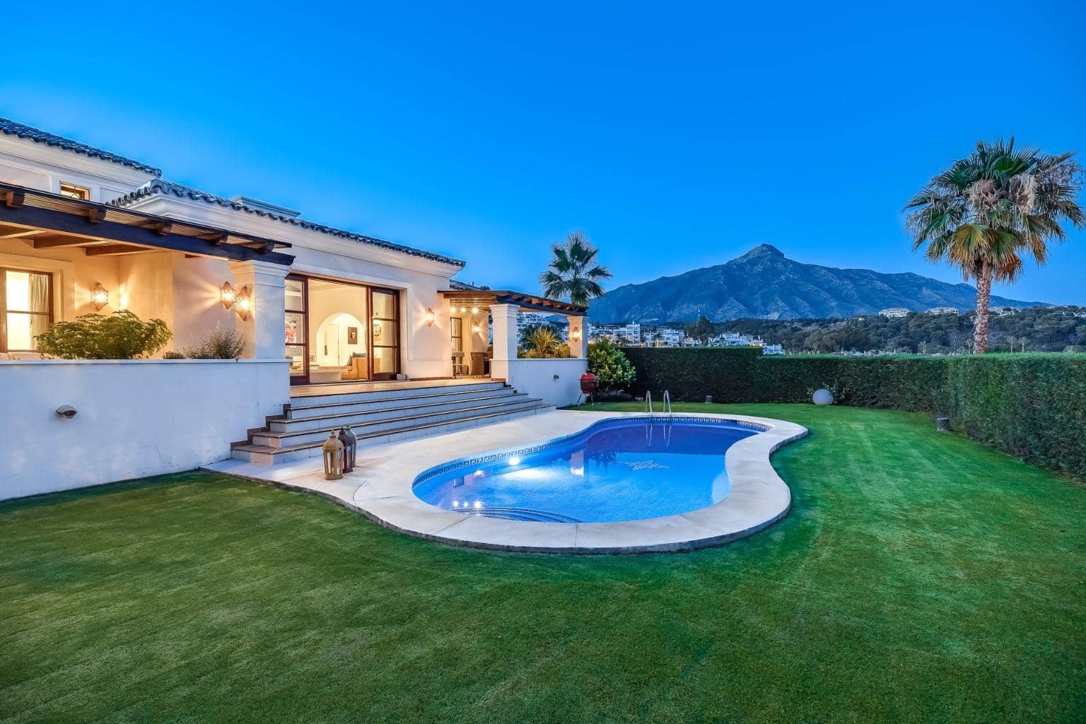6 Zimmer Villa zu verkaufen in Nueva Andalucia mit Pool Garage - 3.750.000 € (Ref: 7742366)
