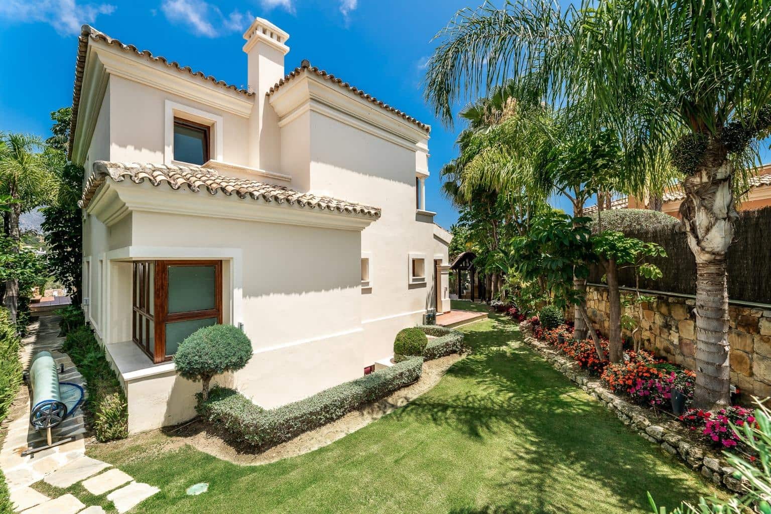 6 Zimmer Villa zu verkaufen in Nueva Andalucia mit Pool Garage - 3.750.000 € (Ref: 7742366)