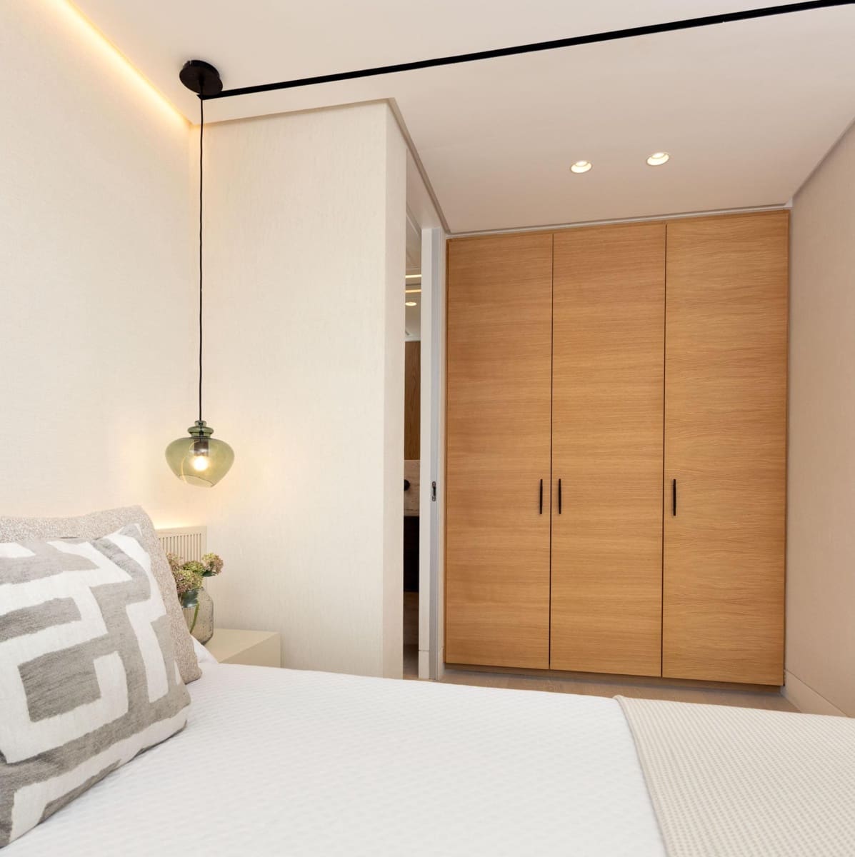 2 bedroom Apartment for sale in Estepona with pool garage - € 2,310,000 (Ref: 8114913)