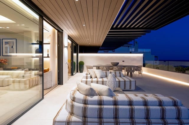 Apartamento de 2 habitaciones en Estepona en venta con piscina garaje - 2.310.000 € (Ref: 8114913)