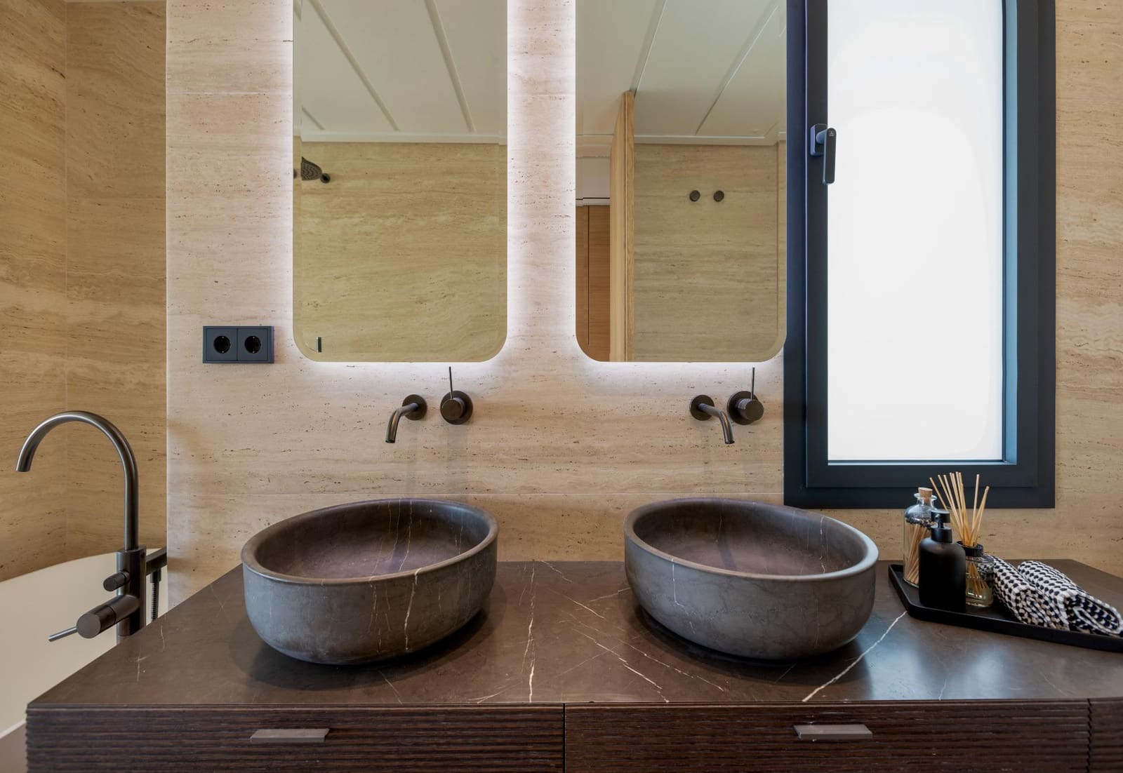 2 bedroom Apartment for sale in Estepona with pool garage - € 2,310,000 (Ref: 8114913)