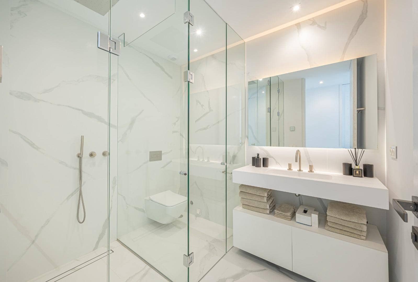 3 bedroom Apartment for sale in Benahavis with pool garage - € 1,675,000 (Ref: 8119984)