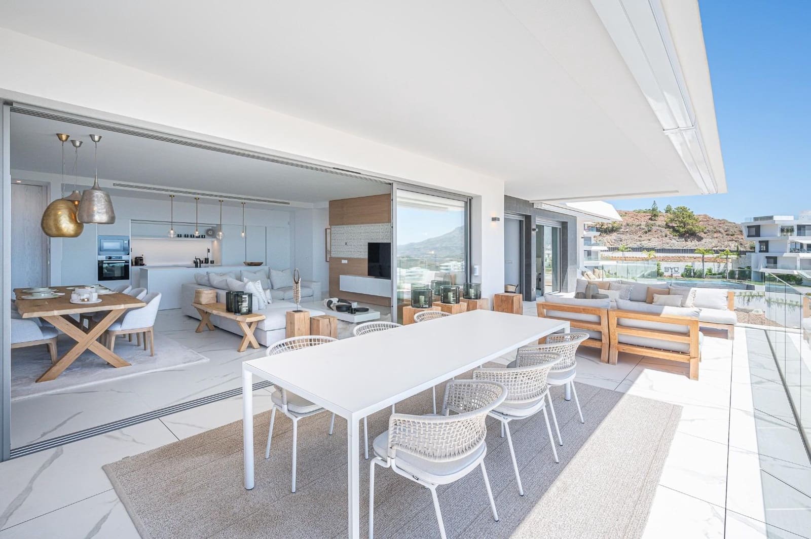 3 bedroom Apartment for sale in Benahavis with pool garage - € 1,675,000 (Ref: 8119984)