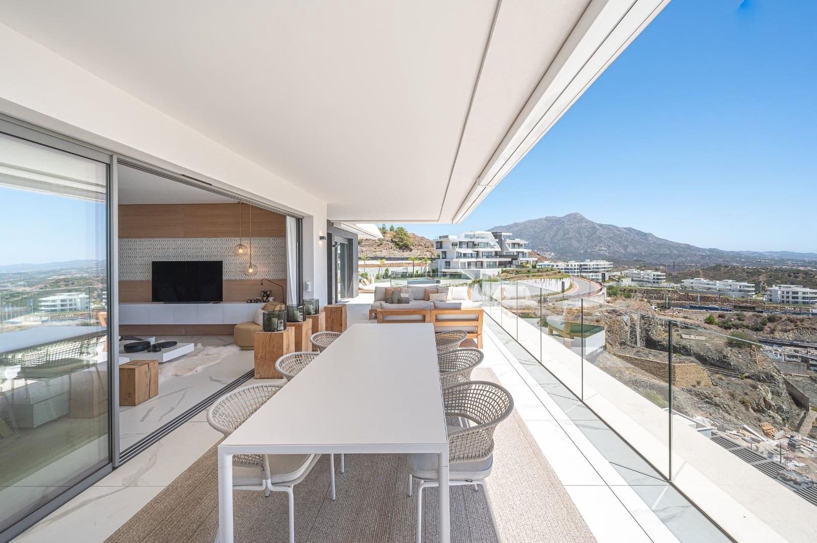 3 bedroom Apartment for sale in Benahavis with pool garage - € 1,675,000 (Ref: 8119984)