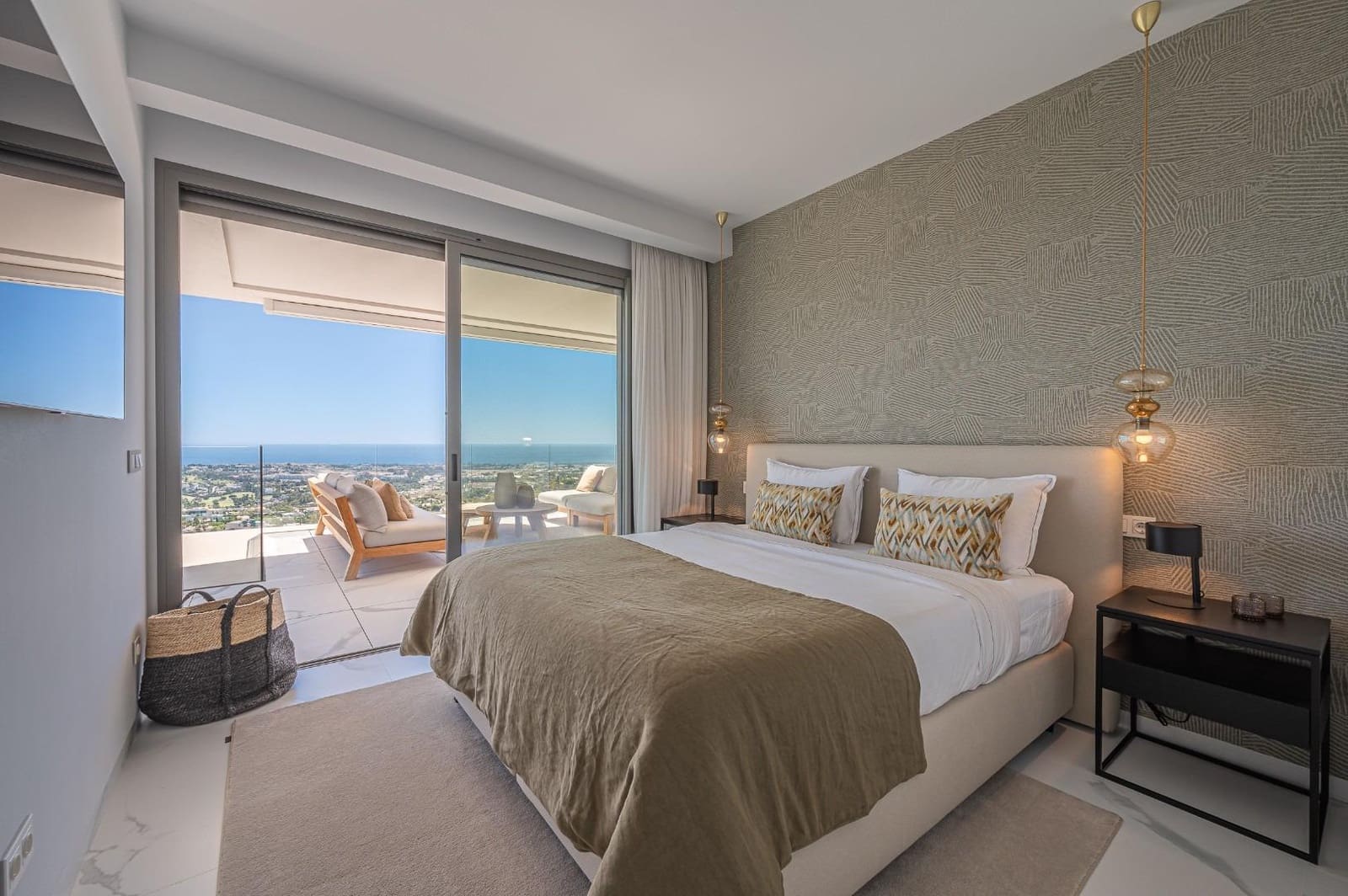 3 bedroom Apartment for sale in Benahavis with pool garage - € 1,675,000 (Ref: 8119984)