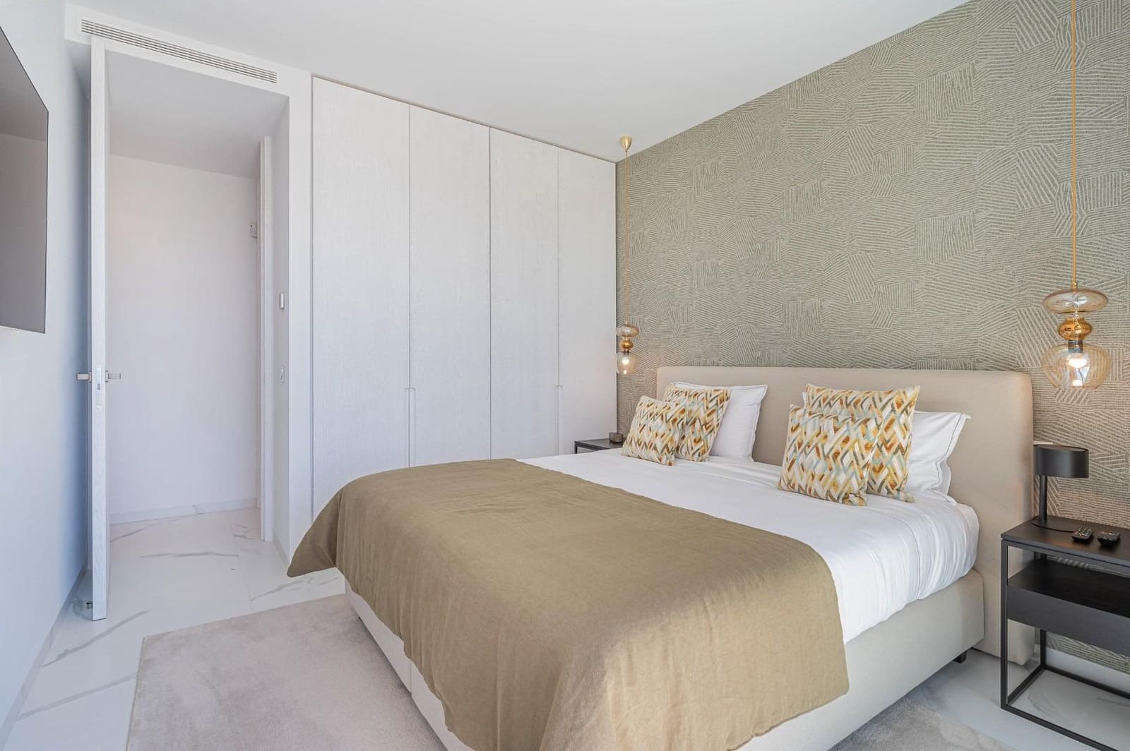 3 bedroom Apartment for sale in Benahavis with pool garage - € 1,675,000 (Ref: 8119984)