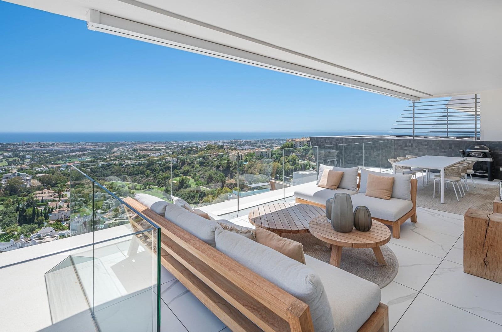 3 bedroom Apartment for sale in Benahavis with pool garage - € 1,675,000 (Ref: 8119984)