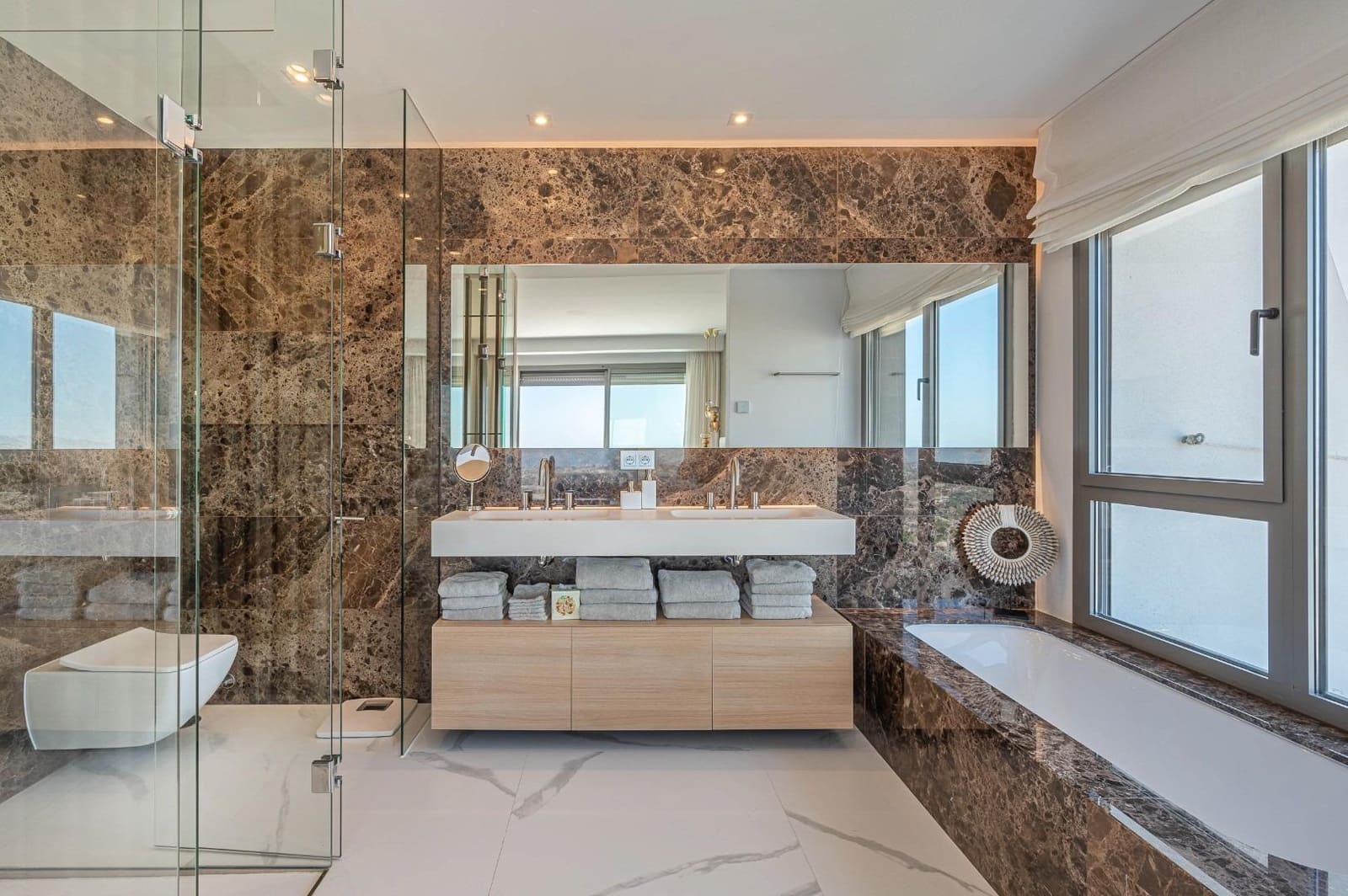 3 bedroom Apartment for sale in Benahavis with pool garage - € 1,675,000 (Ref: 8119984)