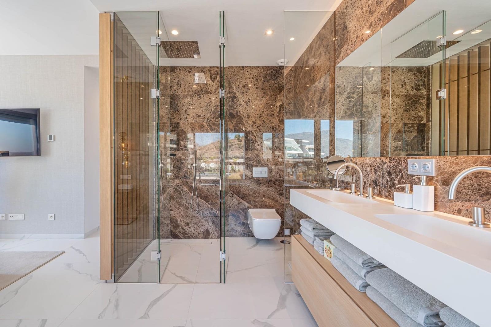 3 bedroom Apartment for sale in Benahavis with pool garage - € 1,675,000 (Ref: 8119984)