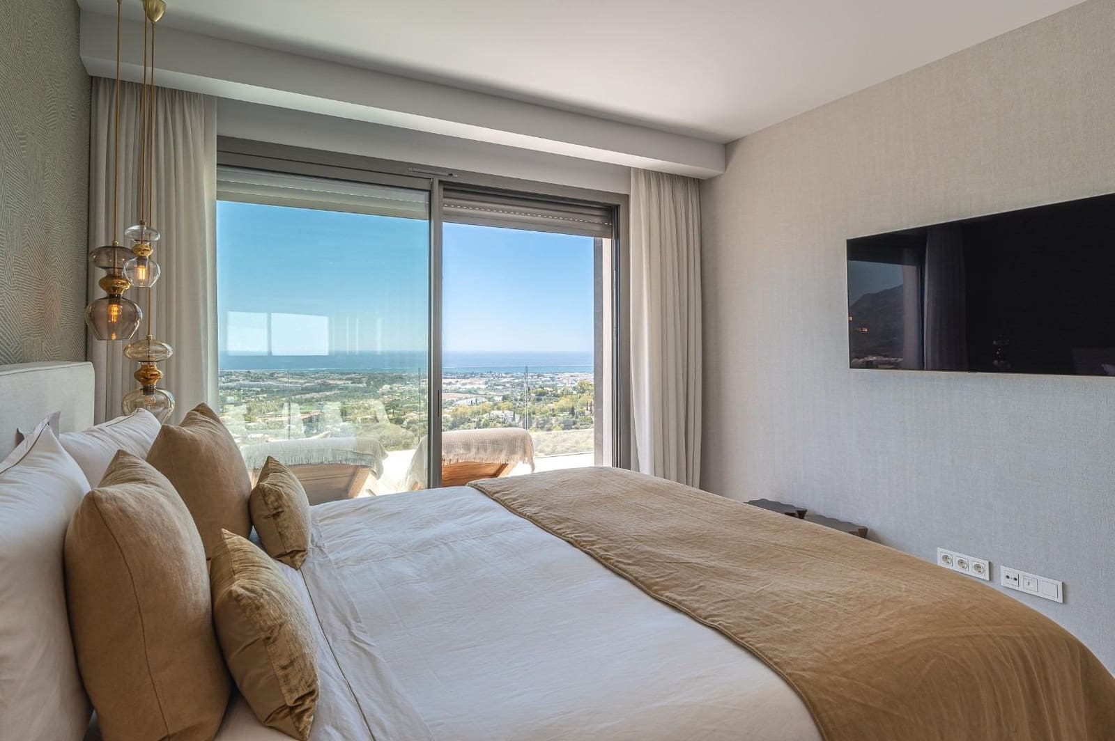 3 bedroom Apartment for sale in Benahavis with pool garage - € 1,675,000 (Ref: 8119984)