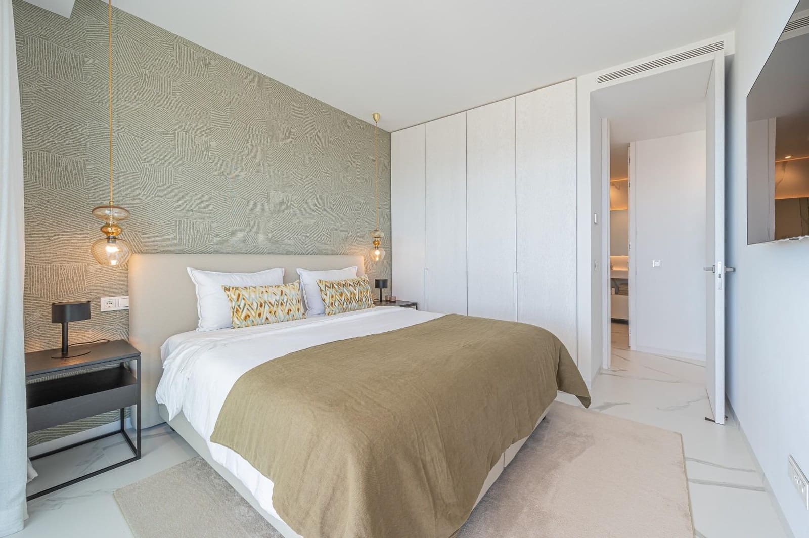 3 bedroom Apartment for sale in Benahavis with pool garage - € 1,675,000 (Ref: 8119984)