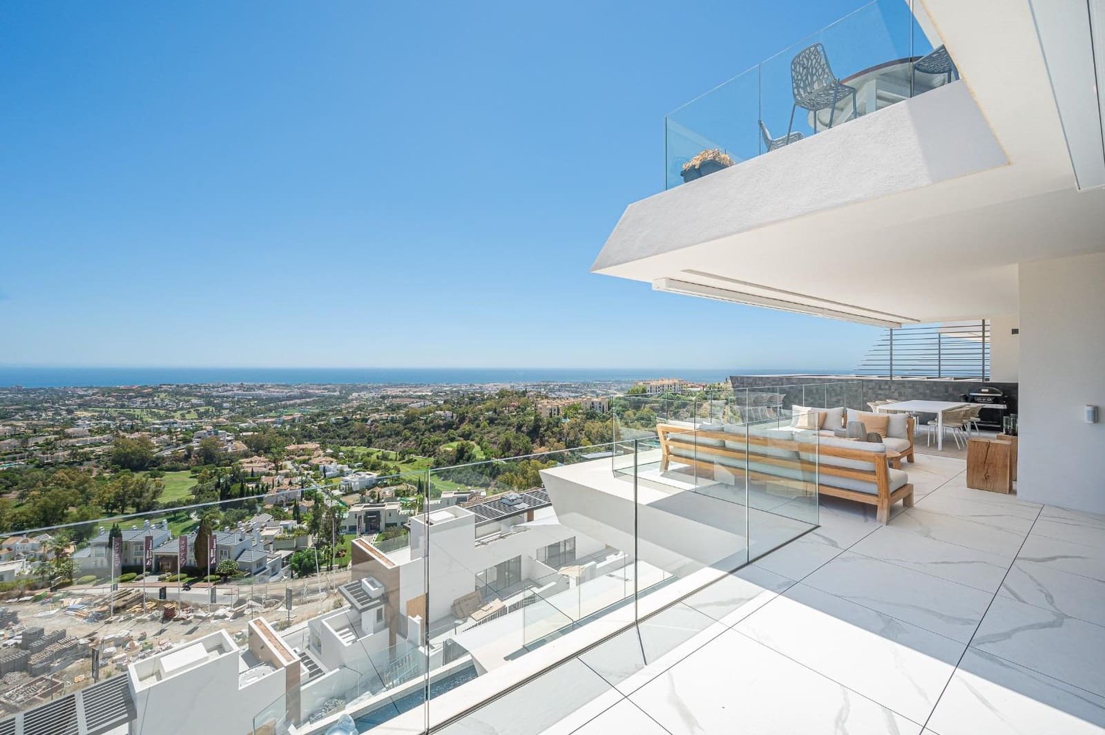 3 bedroom Apartment for sale in Benahavis with pool garage - € 1,675,000 (Ref: 8119984)