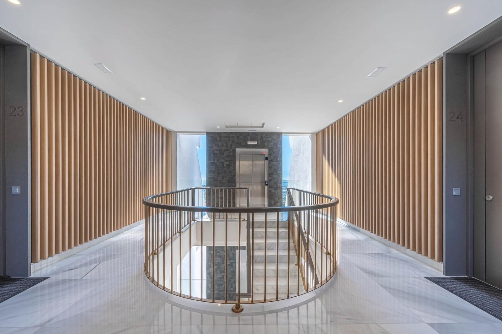 3 bedroom Apartment for sale in Benahavis with pool garage - € 1,675,000 (Ref: 8119984)