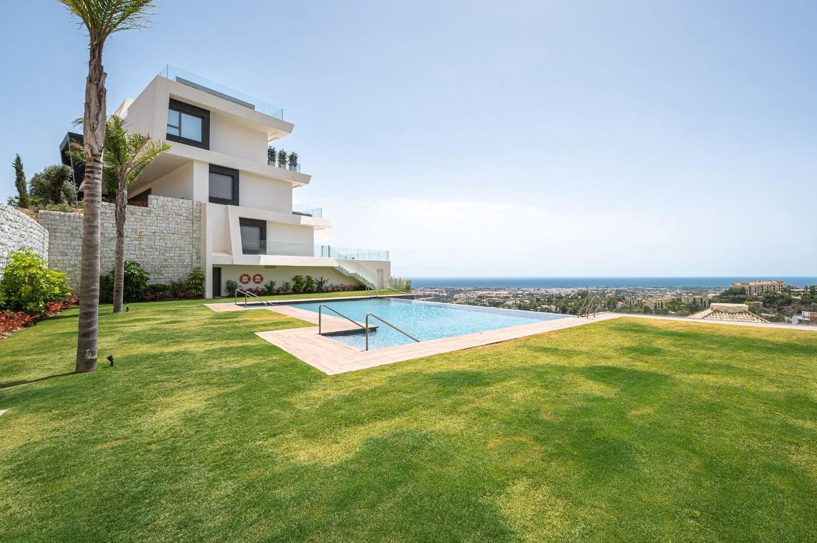 3 bedroom Apartment for sale in Benahavis with pool garage - € 1,675,000 (Ref: 8119984)