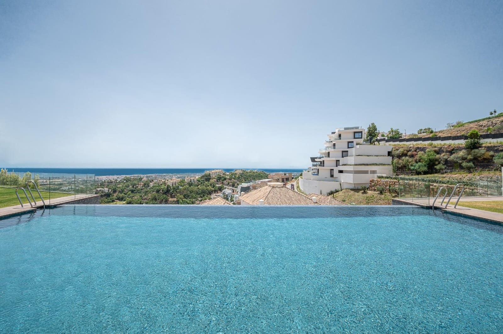 3 bedroom Apartment for sale in Benahavis with pool garage - € 1,675,000 (Ref: 8119984)