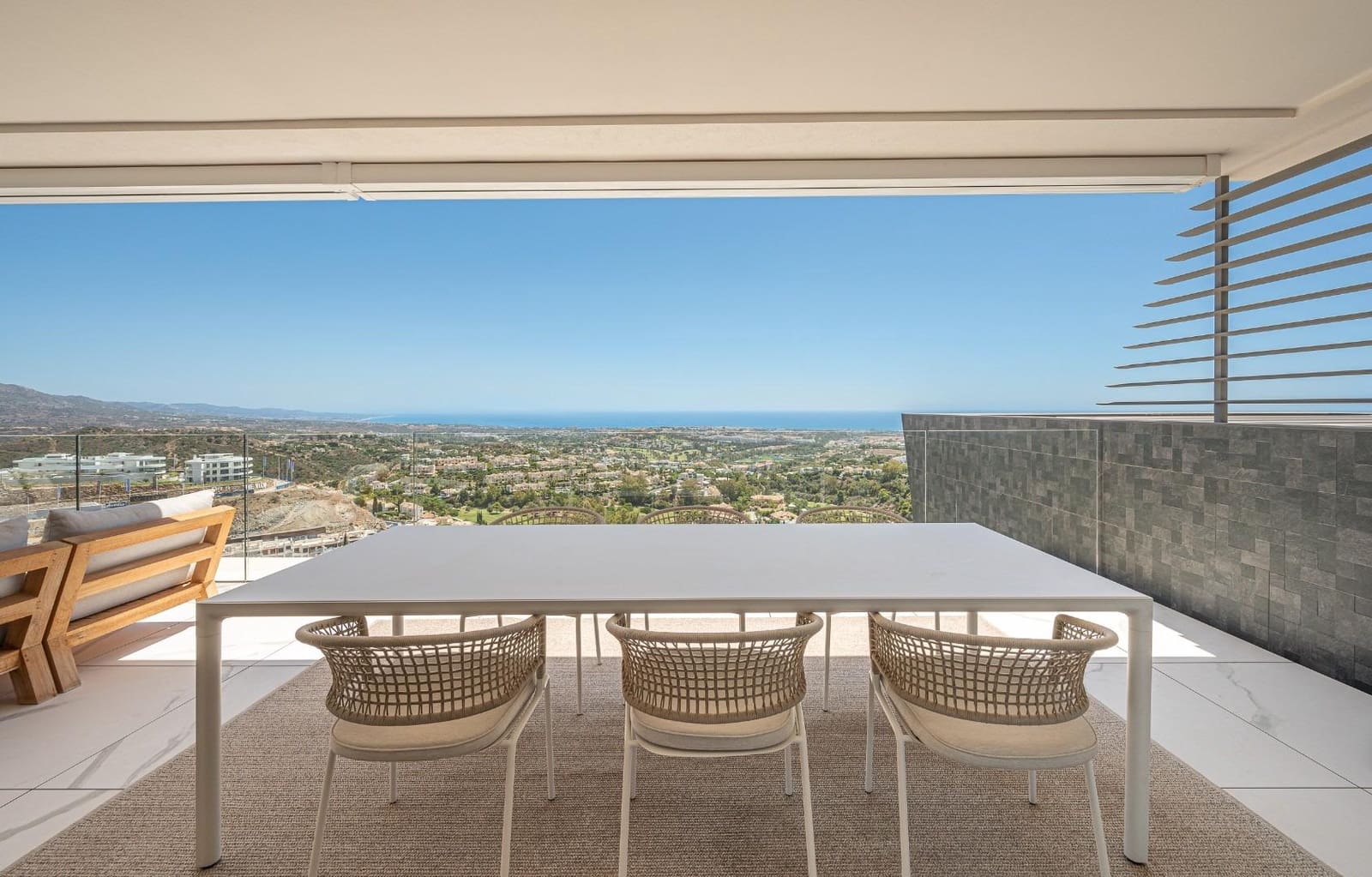 3 bedroom Apartment for sale in Benahavis with pool garage - € 1,675,000 (Ref: 8119984)