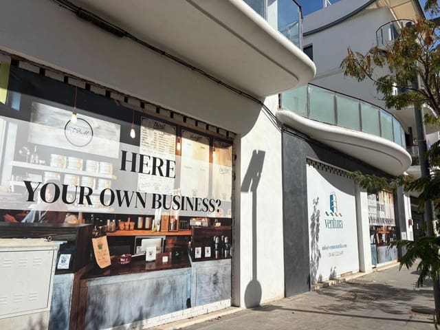 Commercieel te koop in Estepona met zwembad - € 1.400.000 (Ref: 8268198)