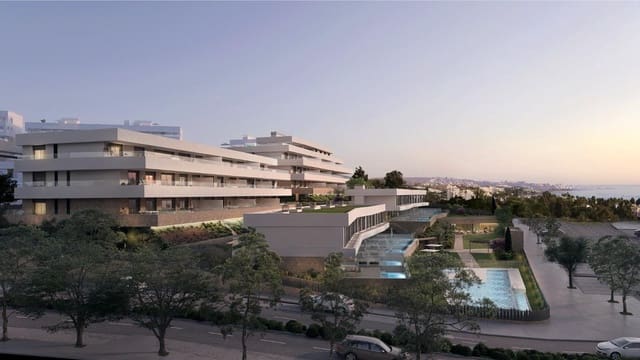 Apartamento de 3 habitaciones en Estepona en venta con piscina garaje - 790.000 € (Ref: 8311031)