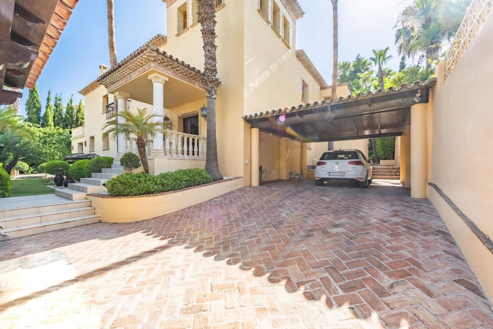 5 sypialnia Willa na sprzedaż w Marbella z basenem garażem - 3 495 000 € (Ref: 8318038)