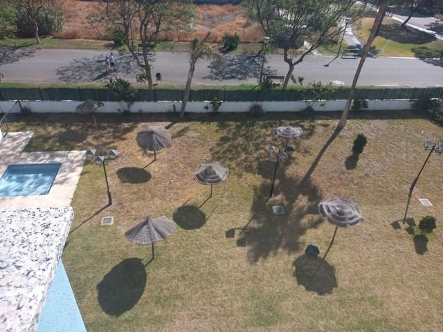 2 soverom Leilighet til salgs i Torre del Mar, Vélez-Málaga med svømmebasseng garasje - € 340 000 (Ref: 8395235)