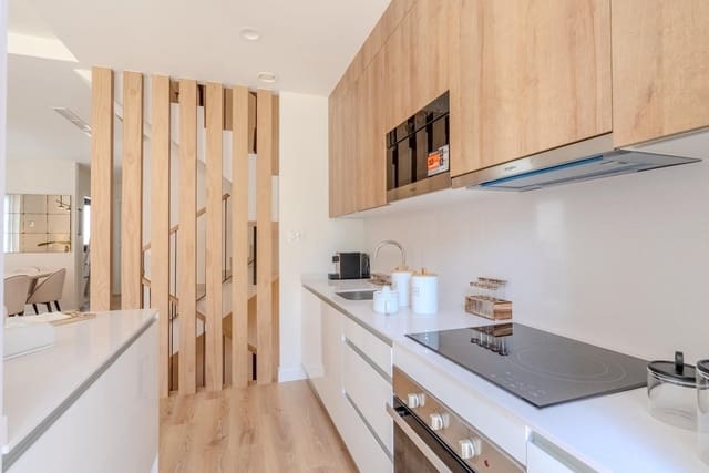 4 slaapkamer Rijtjeshuis te koop in Málaga stad met zwembad garage - € 520.000 (Ref: 8409704)