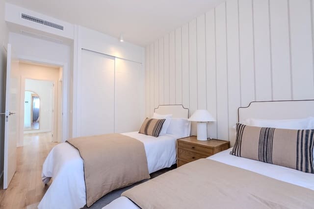 4 slaapkamer Rijtjeshuis te koop in Málaga stad met zwembad garage - € 520.000 (Ref: 8409704)
