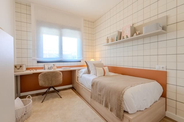 4 slaapkamer Rijtjeshuis te koop in Málaga stad met zwembad garage - € 520.000 (Ref: 8409704)