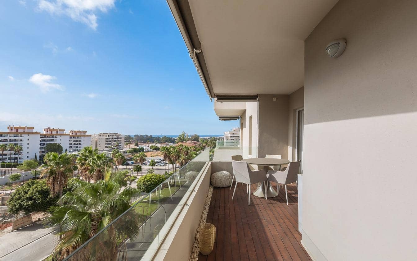 2 bedroom Apartment for sale in Nueva Andalucia with pool - € 530,000 (Ref: 8557328)