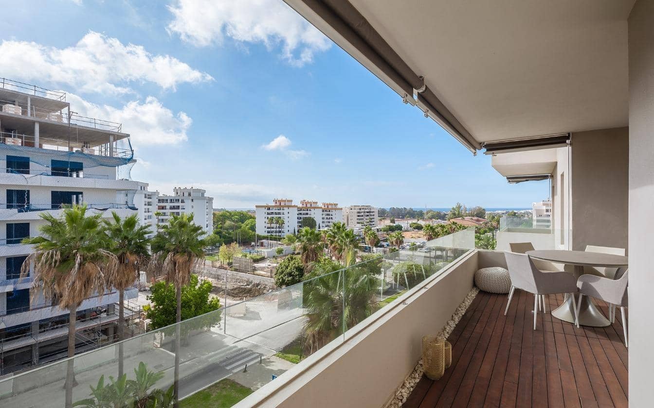 2 bedroom Apartment for sale in Nueva Andalucia with pool - € 530,000 (Ref: 8557328)