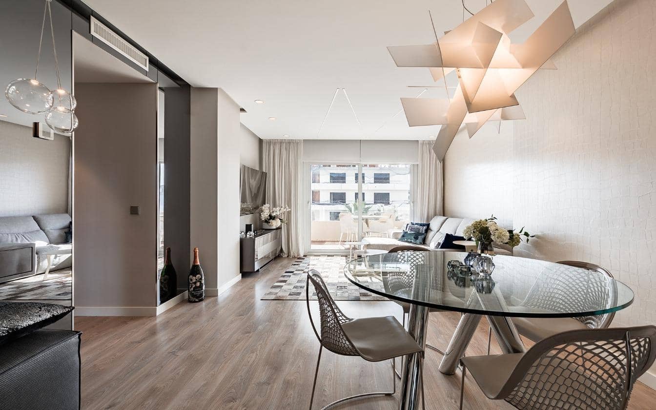 2 bedroom Apartment for sale in Nueva Andalucia with pool - € 530,000 (Ref: 8557328)