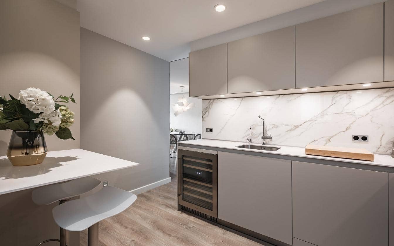 2 bedroom Apartment for sale in Nueva Andalucia with pool - € 530,000 (Ref: 8557328)