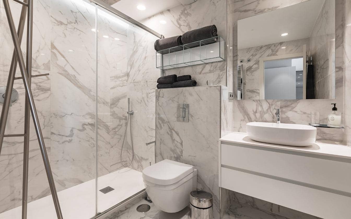 2 bedroom Apartment for sale in Nueva Andalucia with pool - € 530,000 (Ref: 8557328)