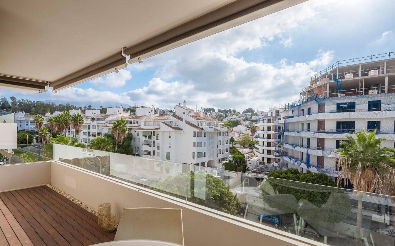 2 bedroom Apartment for sale in Nueva Andalucia with pool - € 530,000 (Ref: 8557328)